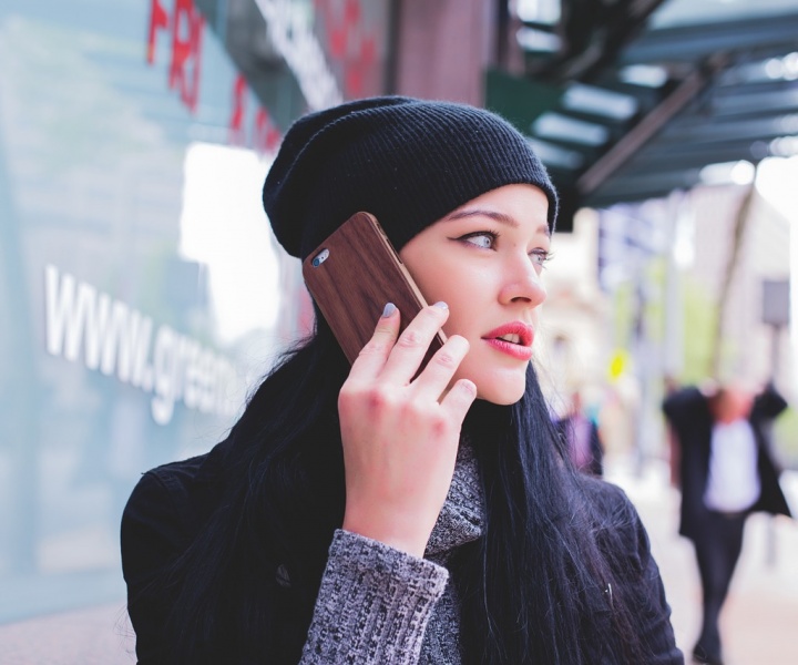 Smartphone turns your body into an antenna